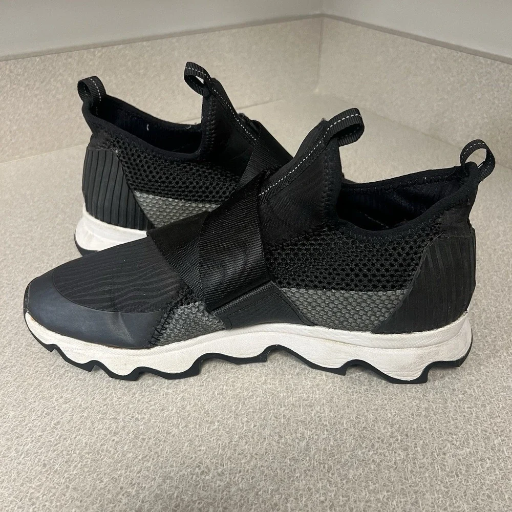 Sorel Kinetic Sneak Shoes Women's 9.5 Black White Slip On Strap Low Top Sneakers